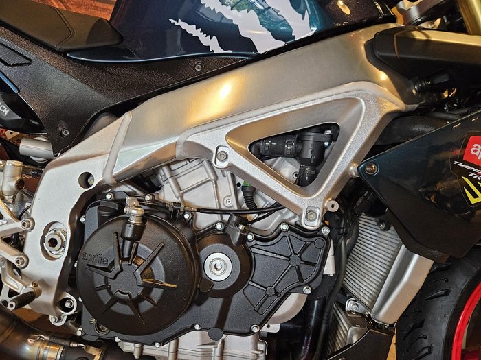 2016 Aprilia Tuono V4 1100 RR Tuono Black