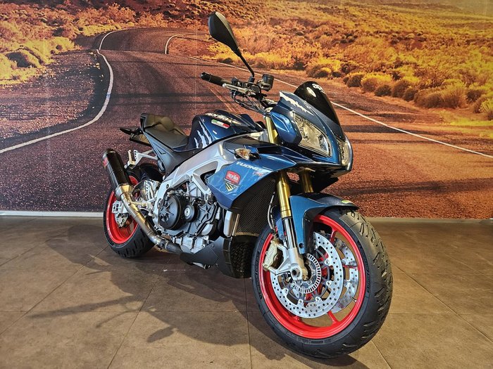 2016 Aprilia Tuono V4 1100 RR Tuono Black