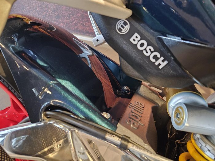 2016 Aprilia Tuono V4 1100 RR Tuono Black