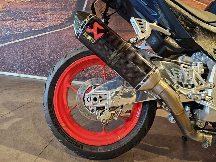 2016 Aprilia Tuono V4 1100 RR Tuono Black