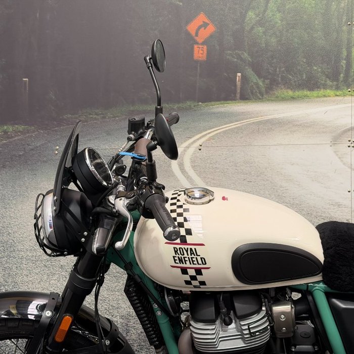 2025 Royal Enfield 2025 650CC INTERCEPTOR BEAR 650 Road White