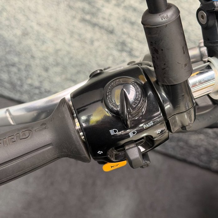 2025 Royal Enfield 2025 650CC INTERCEPTOR BEAR 650 Road White