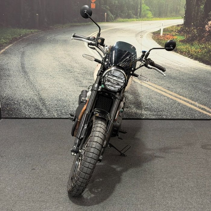 2025 Royal Enfield 2025 650CC INTERCEPTOR BEAR 650 Road White