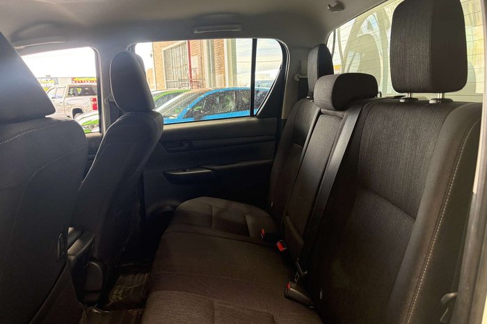 2025 Toyota Hilux SR