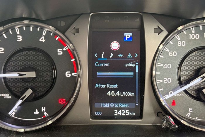 2025 Toyota Hilux SR