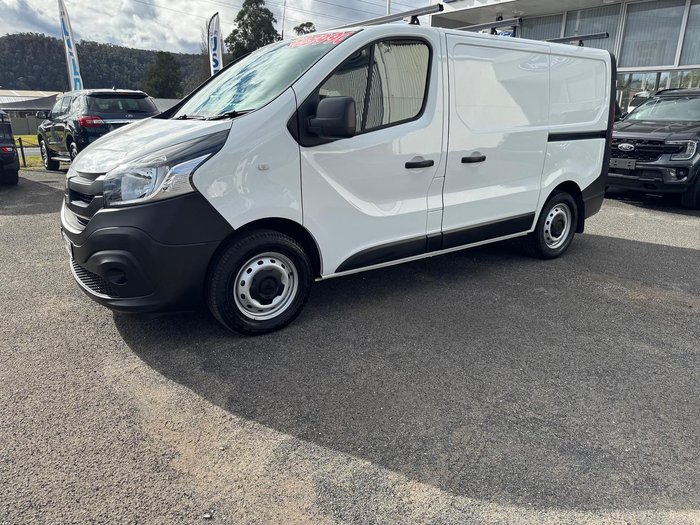 2020 Mitsubishi Express GLX