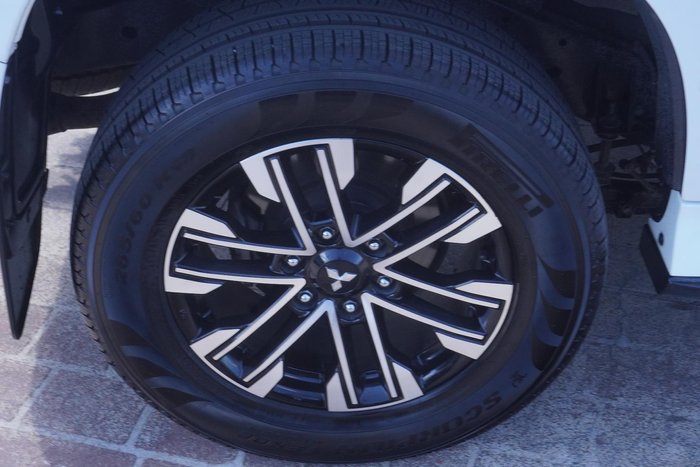 2020 Mitsubishi Pajero Sport GLS