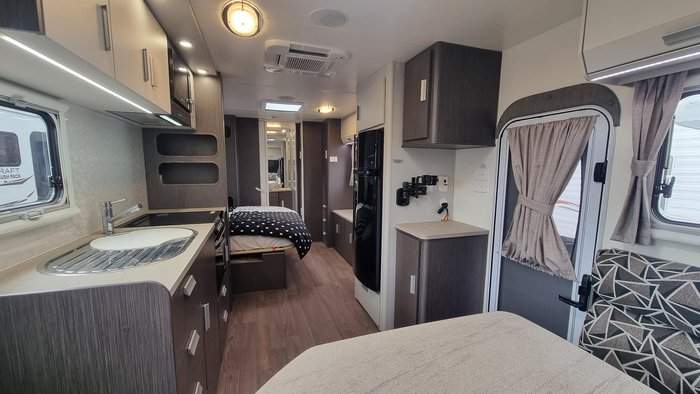 2018 Jayco Journey Slide-Out 21.66-3