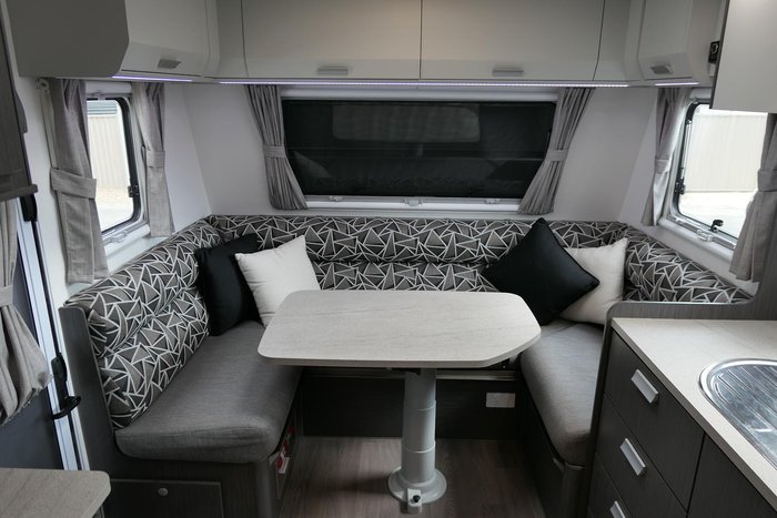 2018 Jayco Journey Slide-Out 21.66-3