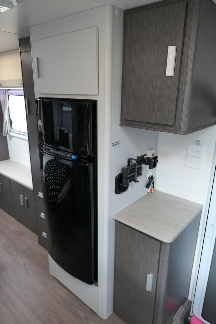 2018 Jayco Journey Slide-Out 21.66-3