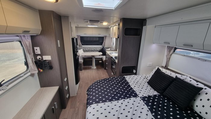 2018 Jayco Journey Slide-Out 21.66-3