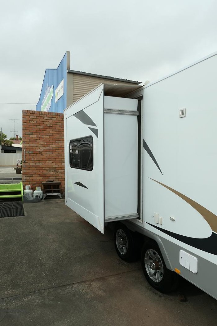 2018 Jayco Journey Slide-Out 21.66-3