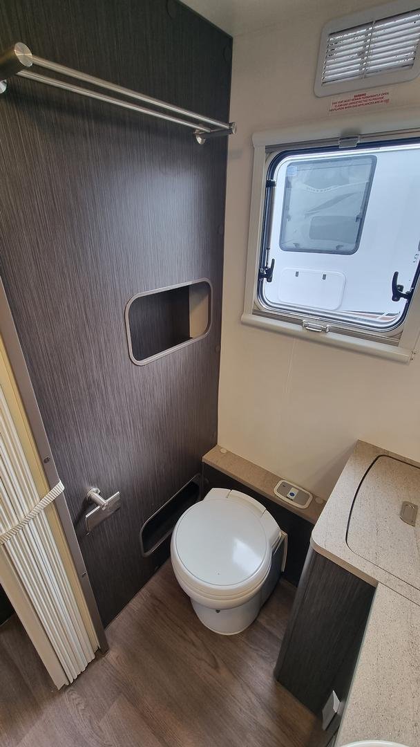 2018 Jayco Journey Slide-Out 21.66-3