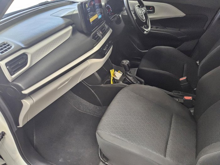 2024 Suzuki Swift Hybrid UZ Pure White