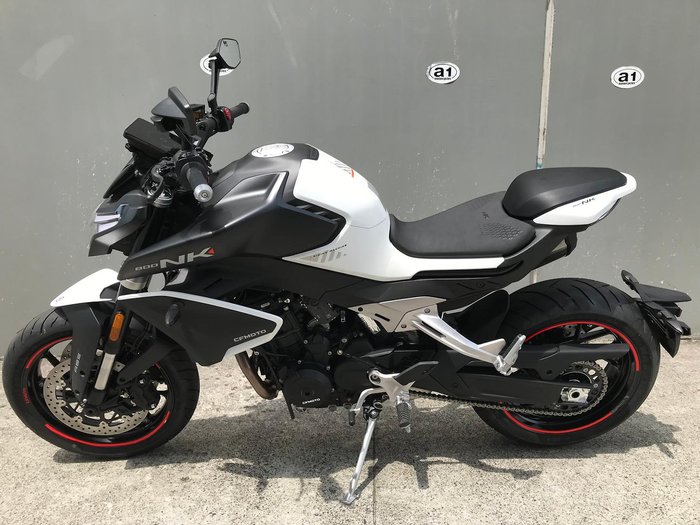 2025 CFMOTO 800NK Advance