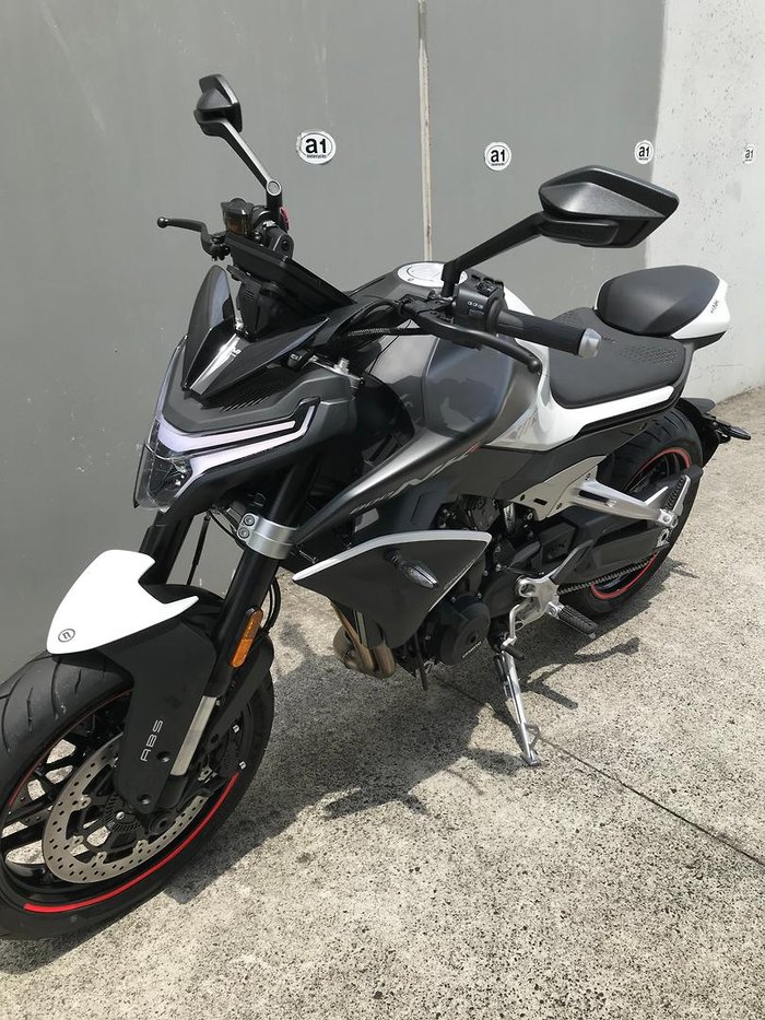 2025 CFMOTO 800NK Advance
