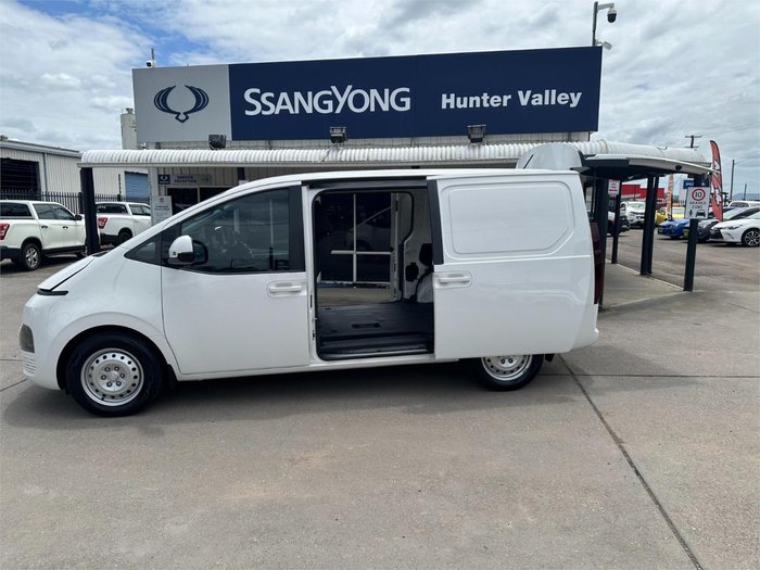 2023 Hyundai STARIA LOAD