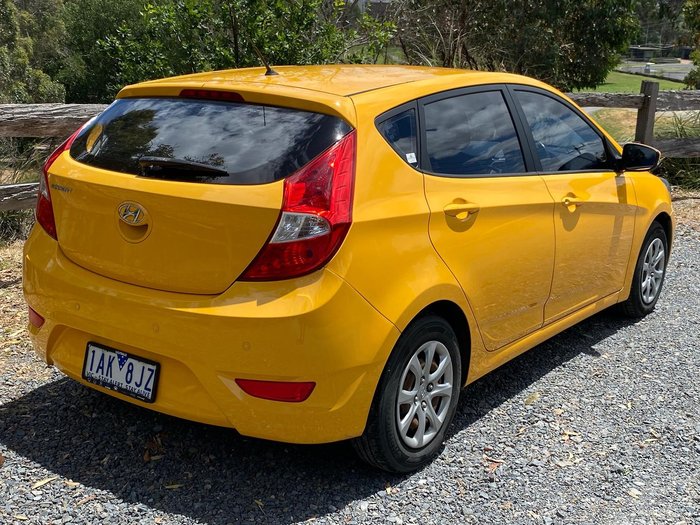 2013 Hyundai Accent Active