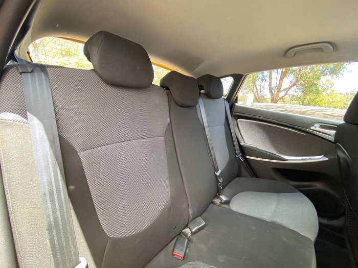 2013 Hyundai Accent Active