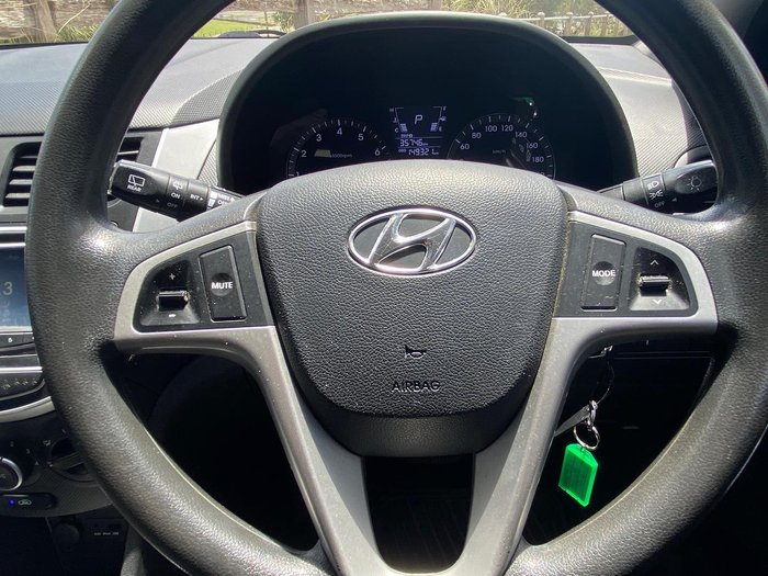 2013 Hyundai Accent Active