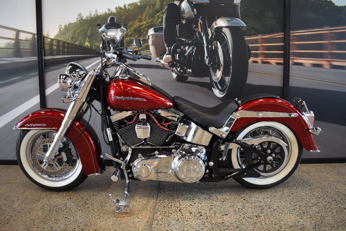 2017 Harley-davidson FLSTN SOFTAIL DELUXE RED