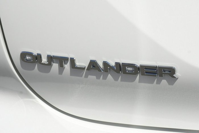 2024 Mitsubishi Outlander ES