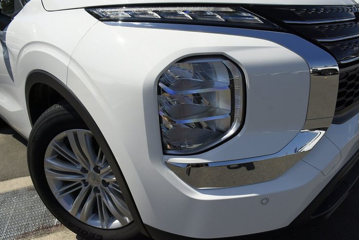 2024 Mitsubishi Outlander ES