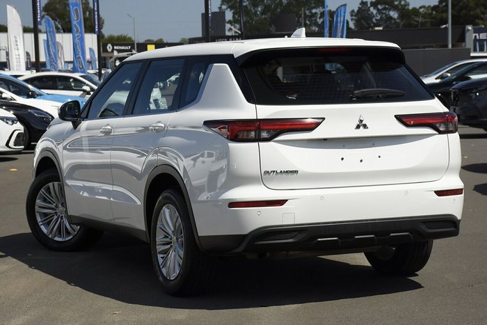 2024 Mitsubishi Outlander ES