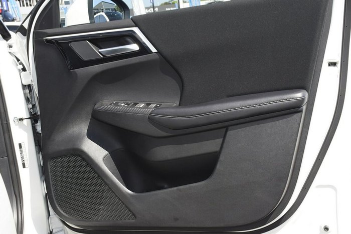 2024 Mitsubishi Outlander ES