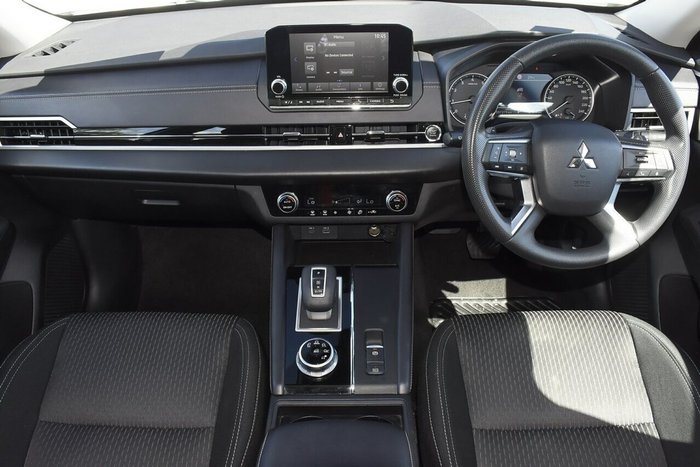 2024 Mitsubishi Outlander ES