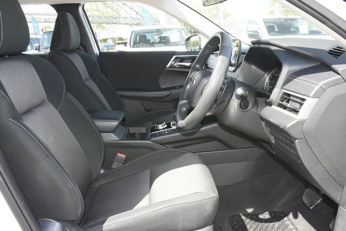 2024 Mitsubishi Outlander ES