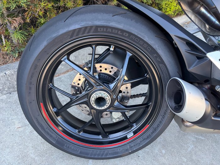 2024 DUCATI PANIGALE V2