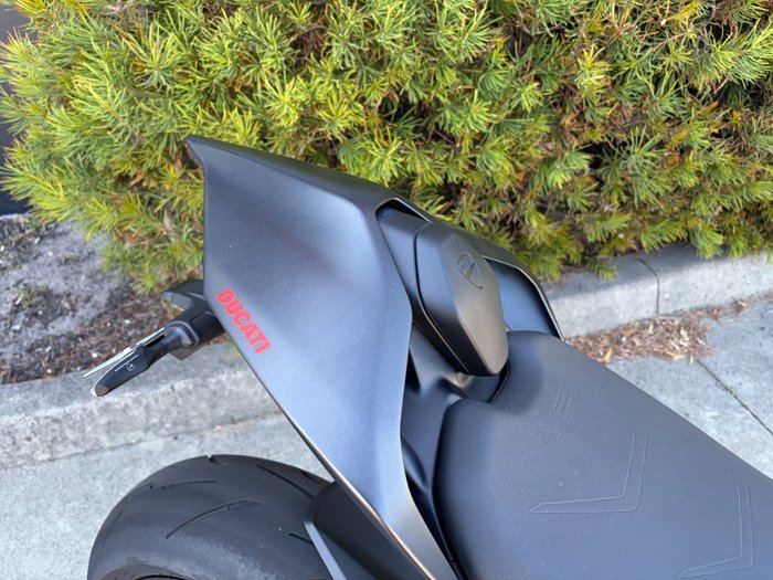 2024 DUCATI PANIGALE V2