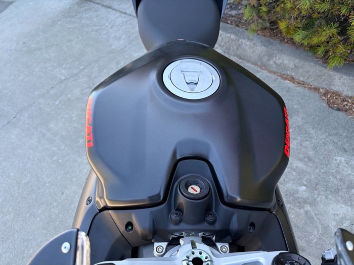 2024 DUCATI PANIGALE V2