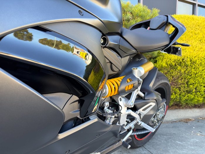 2024 DUCATI PANIGALE V2