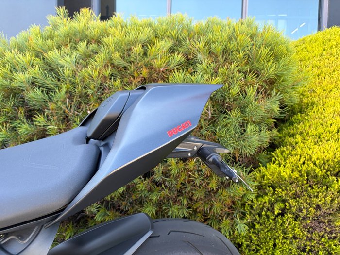 2024 DUCATI PANIGALE V2