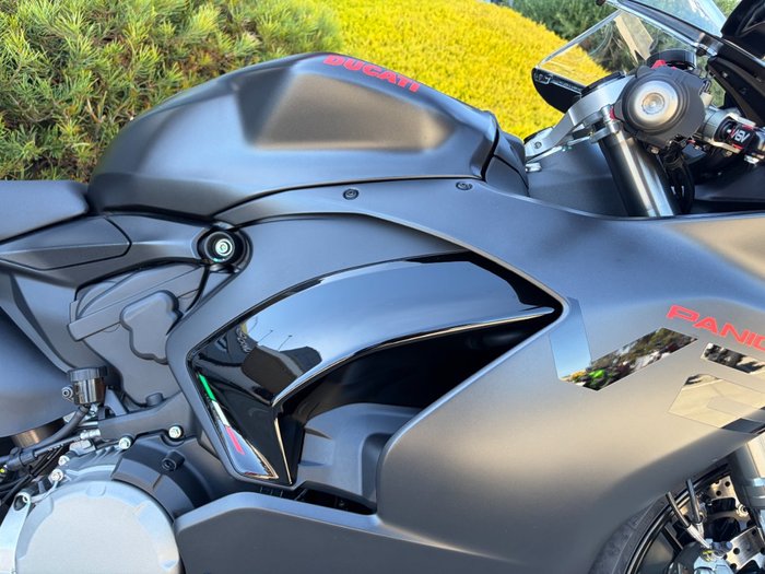 2024 DUCATI PANIGALE V2