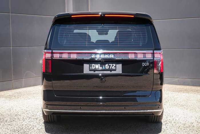 2025 Zeekr 009