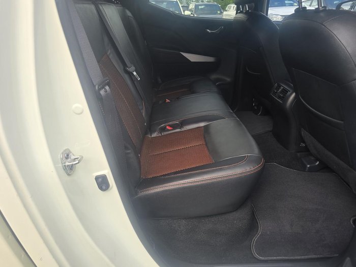 2020 Nissan Navara N-TREK D23 Series 4 4X4 Dual Range White Diamond