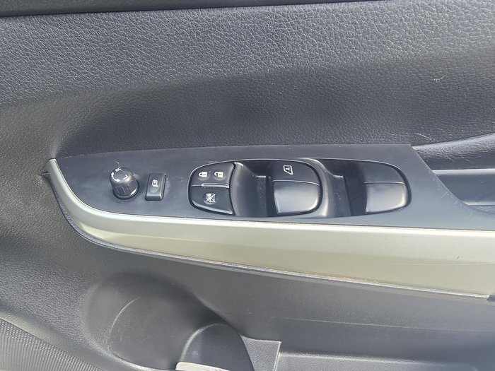 2020 Nissan Navara N-TREK D23 Series 4 4X4 Dual Range White Diamond