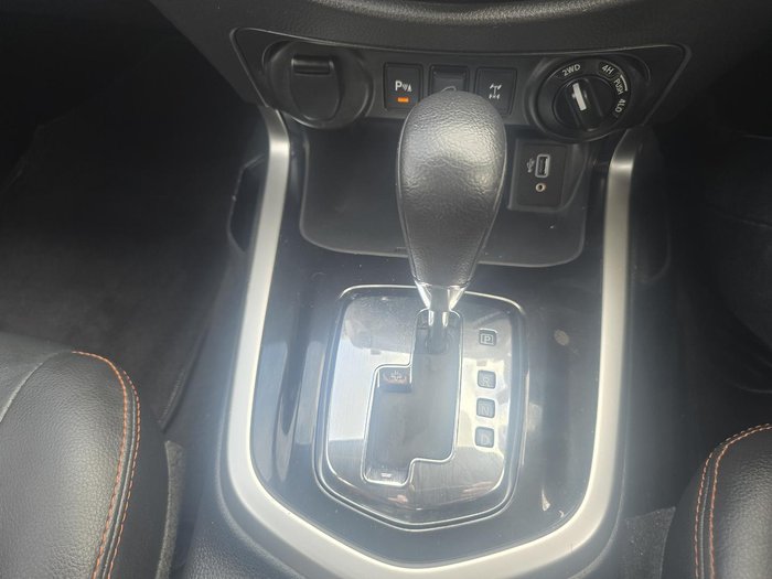 2020 Nissan Navara N-TREK D23 Series 4 4X4 Dual Range White Diamond