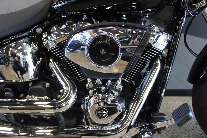 2025 Harley-davidson FXBR BREAKOUT (117) VIVID BLACK