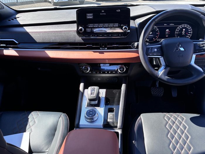 2024 Mitsubishi Outlander Exceed Tourer