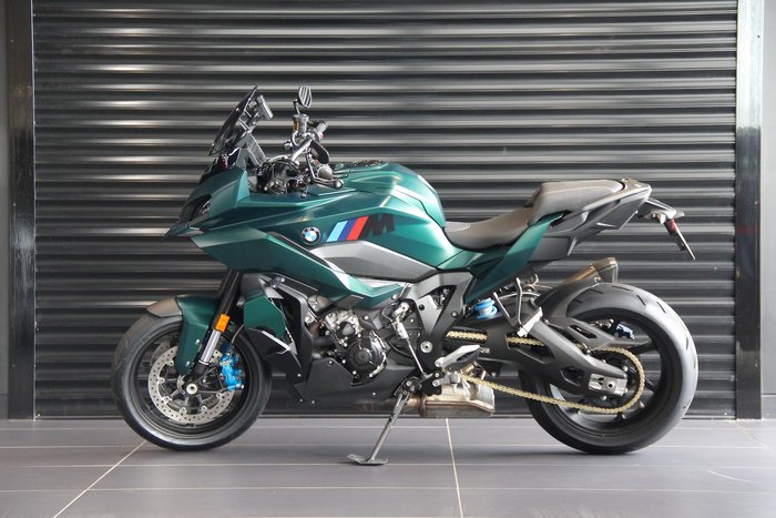 2025 BMW M 1000 XR M 1000 Green