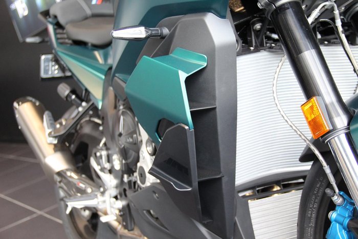 2025 BMW M 1000 XR M 1000 Green