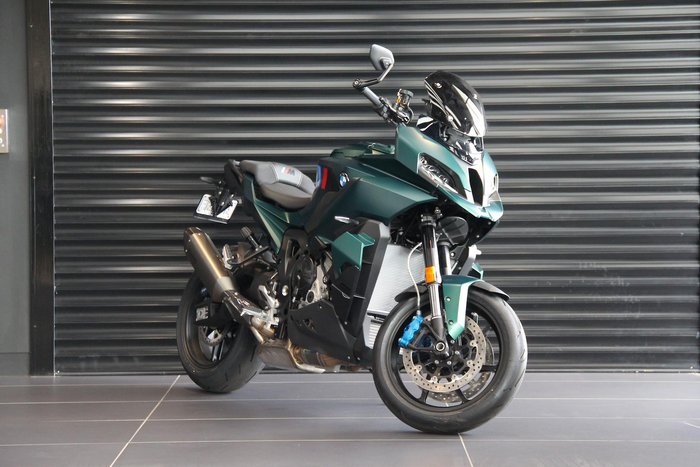 2025 BMW M 1000 XR M 1000 Green