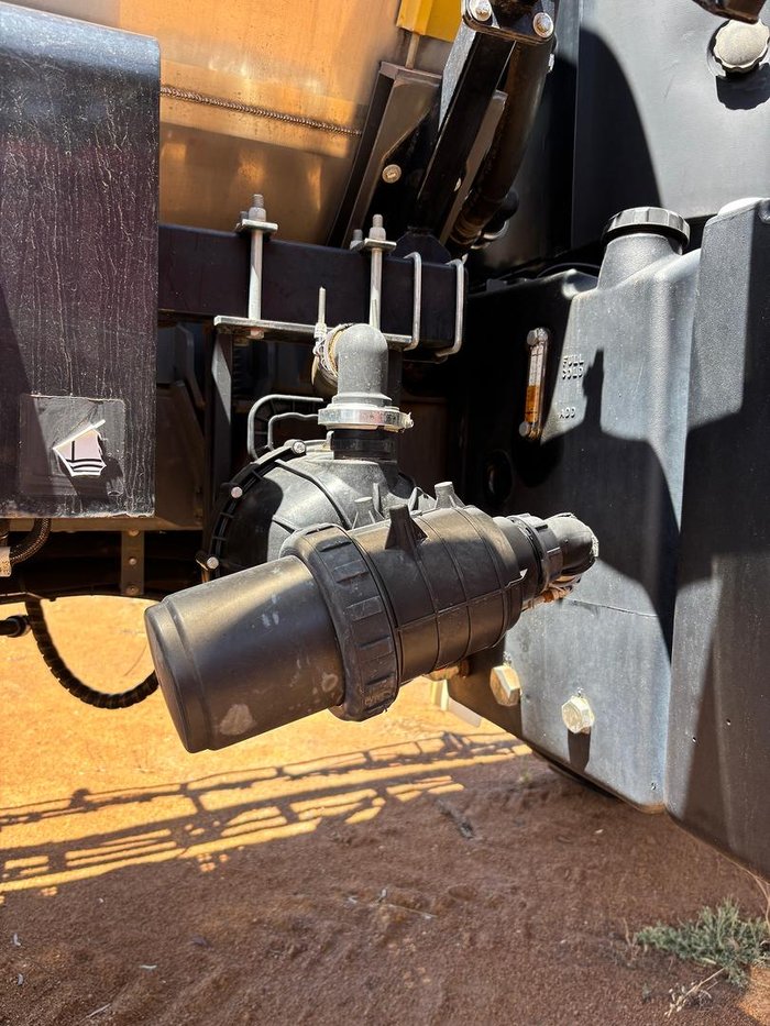 2012 Rogator 1300 Self propelled Sprayer