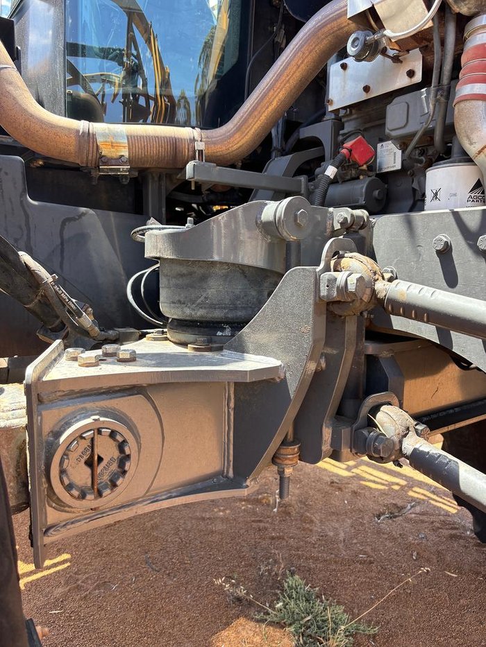 2012 Rogator 1300 Self propelled Sprayer