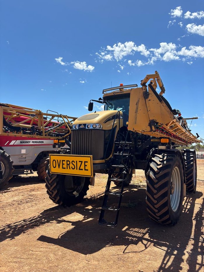 2012 Rogator 1300 Self propelled Sprayer