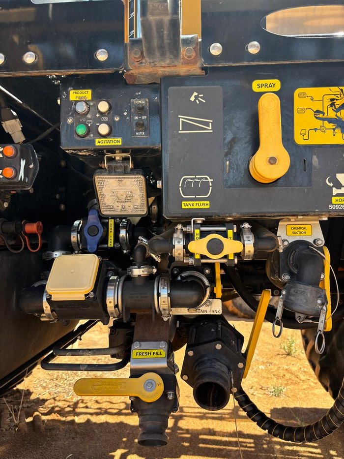 2012 Rogator 1300 Self propelled Sprayer